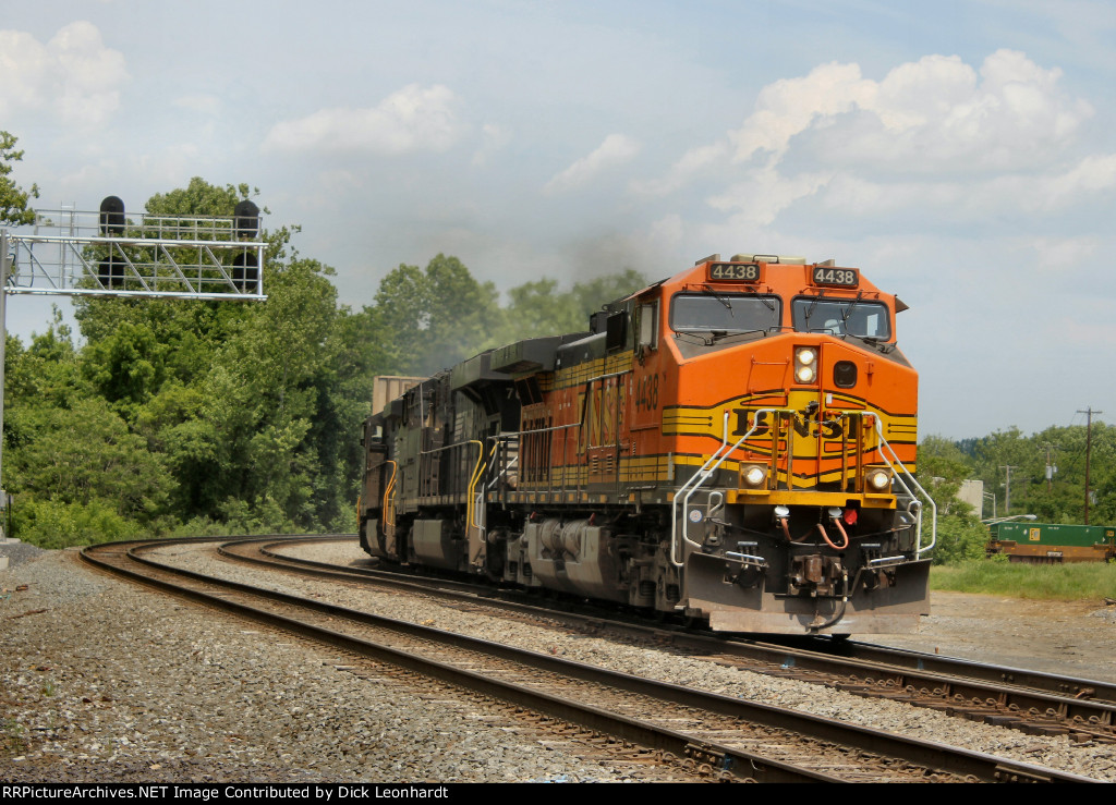 BNSF 4438